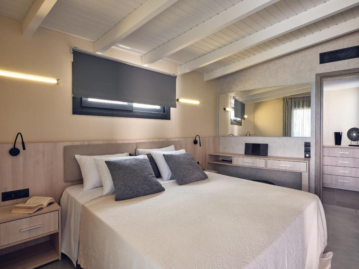 Blue View Villa - Coastal Elegance With Swim Spa, By Zantewize อลิกานาส ภายนอก รูปภาพ